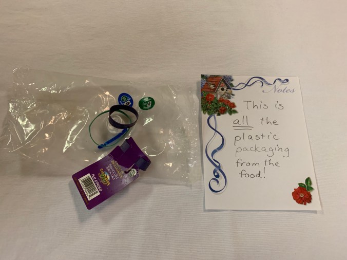 A 5"x8" clear plastic bag, 2 produce stickers, 2 rubber bands, a plastic tear-off sealing strip, and a broccoli tag